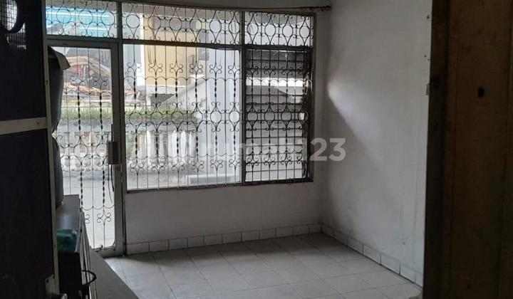 Dijual Rumah 2 Lantai Siap Huni di Lokasi Super Strategis Taman Sari Jakarta Barat 2