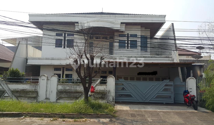 Dijual Rumah 2 Lantai dan Luas di Duri Kepa