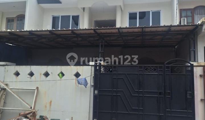 For Sale 2-Story House in a Cluster at Daan Mogot Baru 1