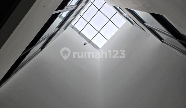 Dijual Rumah 3 Lantai Brand New Siap Huni di Citra Garden 5 2