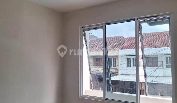 For Sale 2-Story House in a Cluster at Daan Mogot Baru 2
