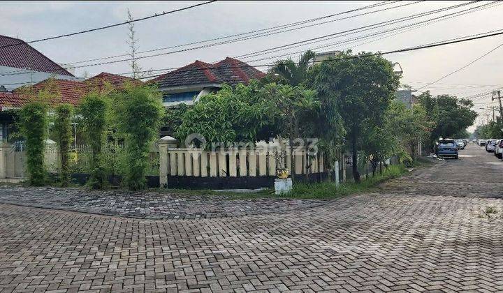 Jual rumah hitung tanah di Nirwana Eksekutif 2