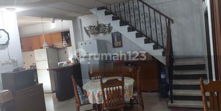 Nol Jalan Raya Kutai, Lokasi Strategis Pusat Kota Surabaya