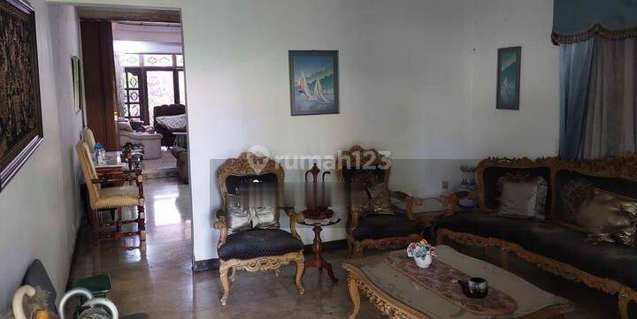 Nol Jalan Raya Kutai, Lokasi Strategis Pusat Kota Surabaya