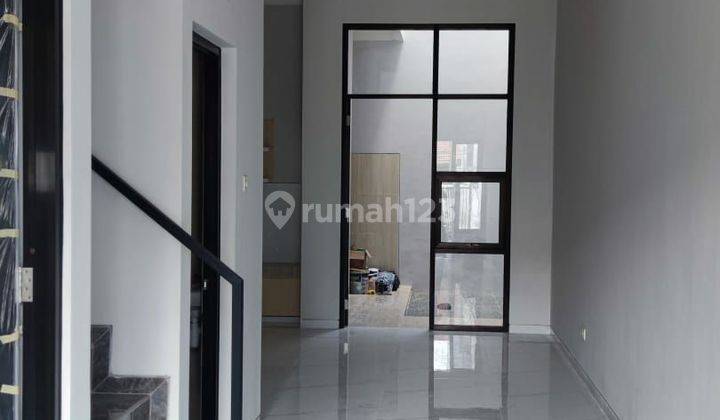 Rumah baru gress 2 lantai di Tenggilis Utara SHM  2