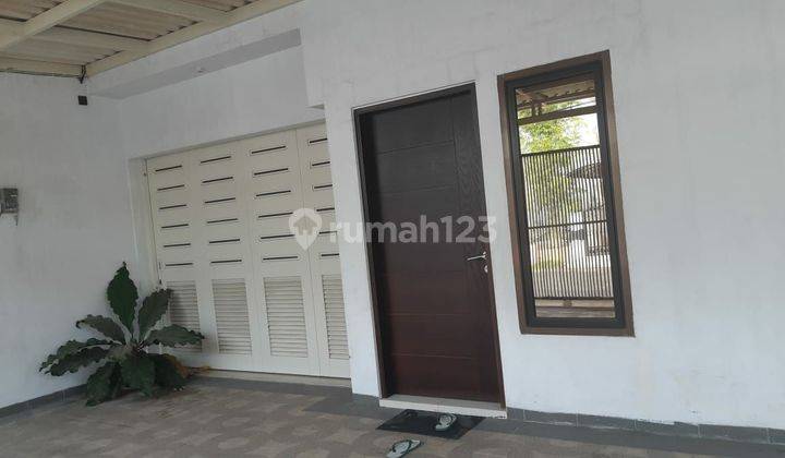 Jual cepat rumah 2 lantai Manyar Tompotika 2