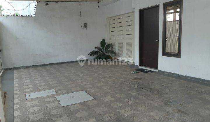 Jual cepat rumah 2 lantai Manyar Tompotika 1