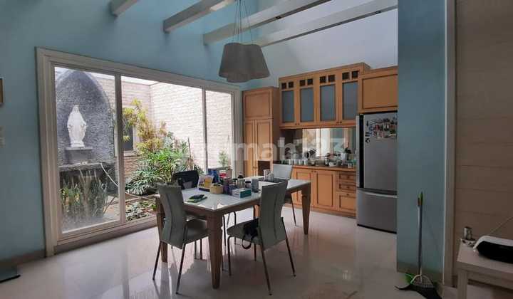 Two-Story House Darmo Sentosa Raya Strategic Location