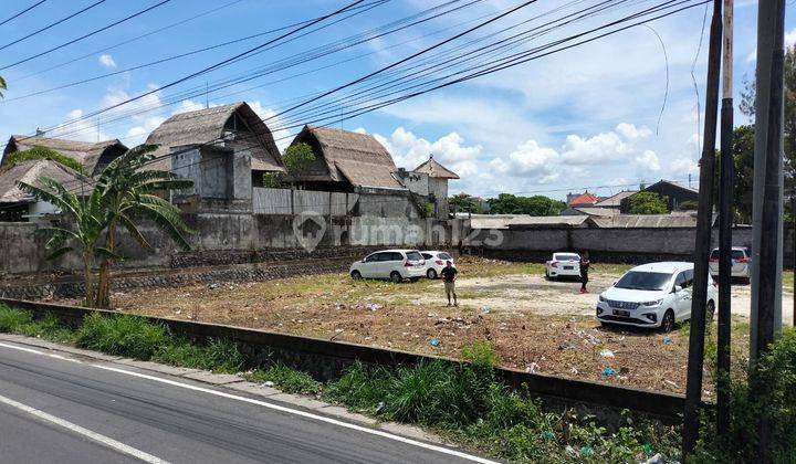 Land for sale in a very strategic location conveniently close to the beach 1