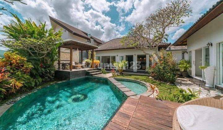 For sale beautiful villa in Canggu Berawa rice field  2