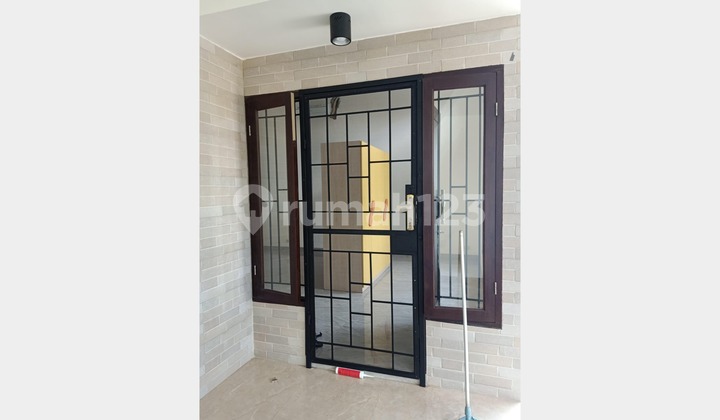 Rumah Dijual Citra 3 Jakarta Barat SHM Dekat Bandara Hadap Taman