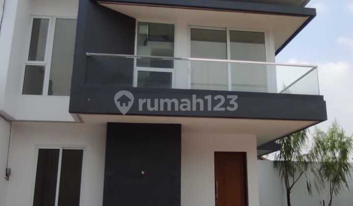 New House Position Hook Taman Surya West Jakarta