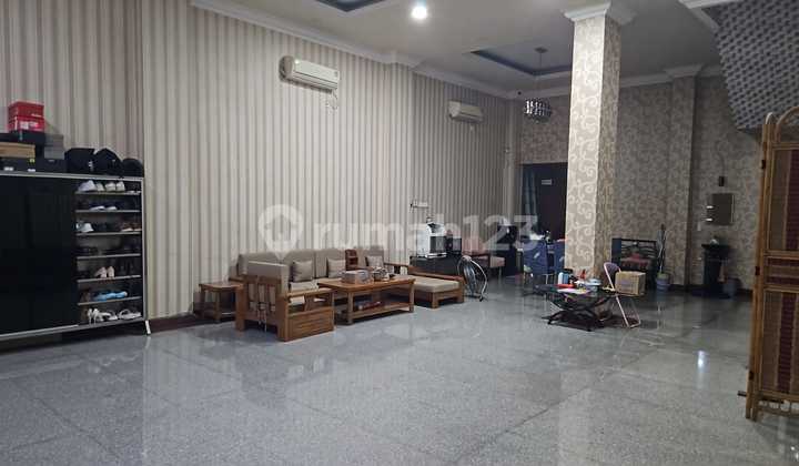 Rumah Mewah di Lokasi Strategis Taman Palem Lestari Jakarta Barat 2