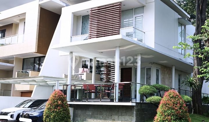 RUMAH MEWAH HOEK 2,5 LANTAI DI CITRA 7 KALIDERES JAKARTA BARAT