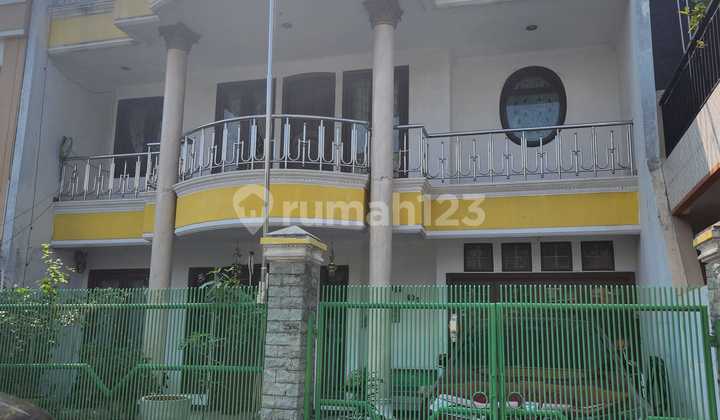 Rumah 3 Lantai lokasi strategis siap Huni Jakarta Barat