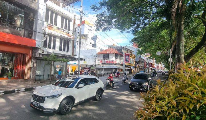 Ruko Siap Pakai Depan Pantai Losari di Jalan Penghibur Makassar 9