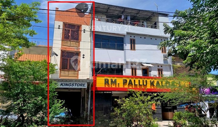 Strategic and Ready-to-Occupy Shop House on Tentara Pelajar Street Strategic and Ready-to-Occupy Shop House on Tentara Pelajar Street