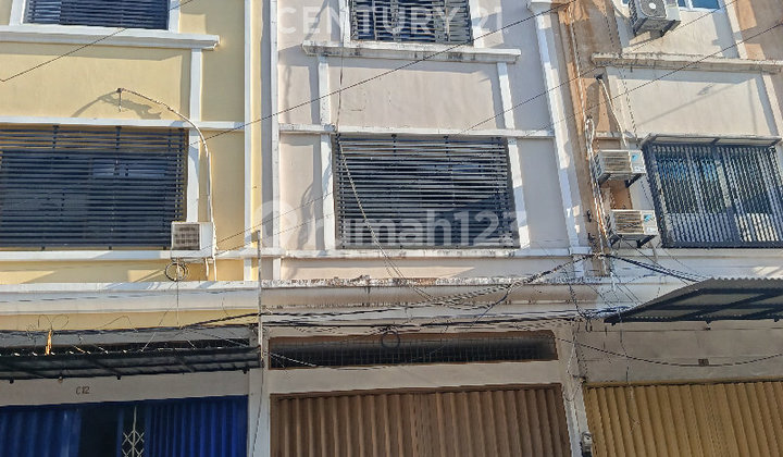 3-Storey Shop House Suitable for Business, Strategic Location 2