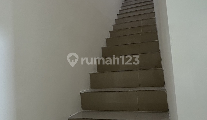 Ready-to-Occupy and Strategic Fully Furnished House in the Citraland Celebes Area Ready-to-Occupy and Strategic Fully Furnished House in the Citraland Celebes Area