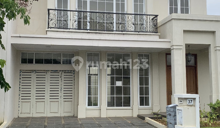 Rumah Mewah Klasik 2 Lantai Posisi Sudut Cantik 2