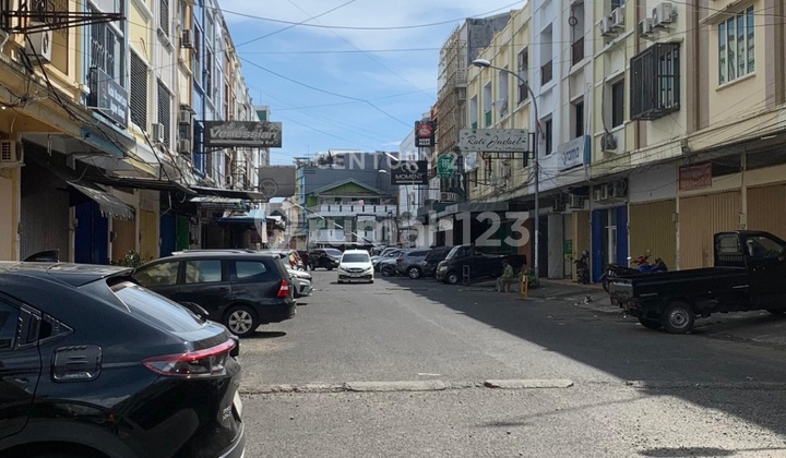 Strategic and Ready-to-Occupy Shophouse on Gunung Latimojong Street 2