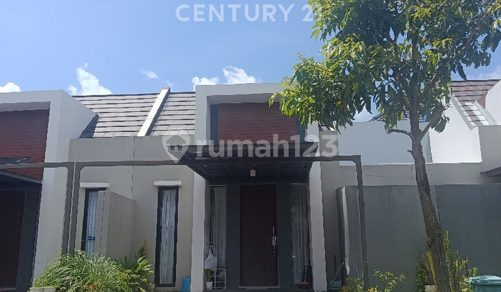 Lokasi Strategis! Rumah di White Floral Citraland Hanya 5 Menit ke Bandara & Kampus Unhas Lokasi Strategis! Rumah di White Floral Citraland Hanya 5 Menit ke Bandara & Kampus Unhas