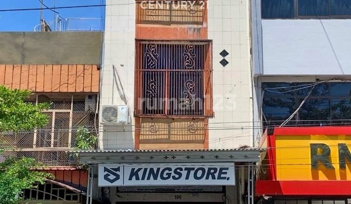 Strategic and Ready-to-Occupy Shop House on Tentara Pelajar Street Strategic and Ready-to-Occupy Shop House on Tentara Pelajar Street
