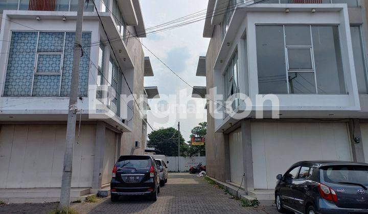 RUKO 3,5 LANTAI DI LOKASI PADAT PENDUDUK 2