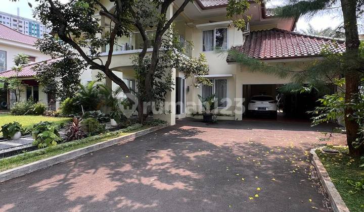House with a Spacious Yard and Swimming Pool in the Cilandak Margasatwa Complex 2