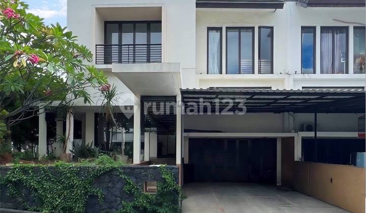 Minimalis Modern Dalam Townhouse Veteran Bintaro