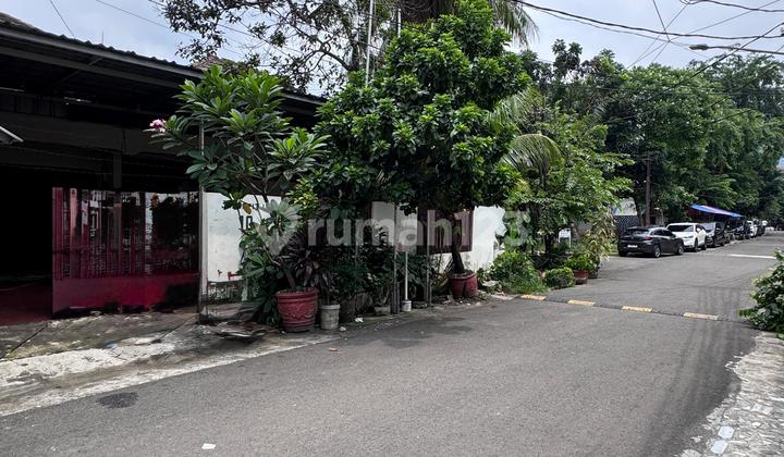 Rumah Tua Hitung Tanah Area Komersil Cocok untuk Usaha Dekat ke Blok M