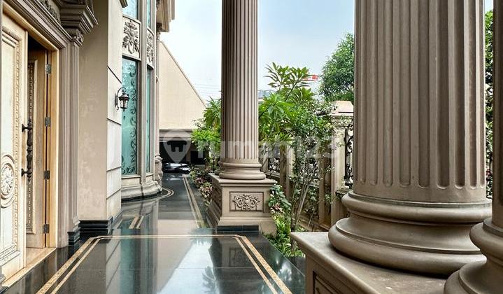 Luxury Classic Karawaci Fully Furnished Near Toll Gate Access 2