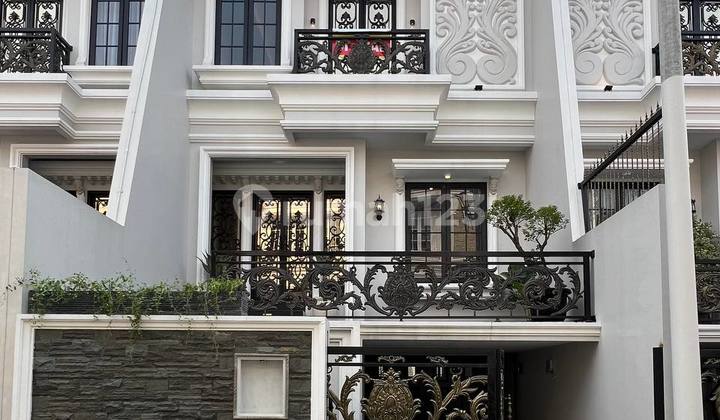 Classic Modern Private Pool Dalam Townhouse Kebagusan South Jakarta 1