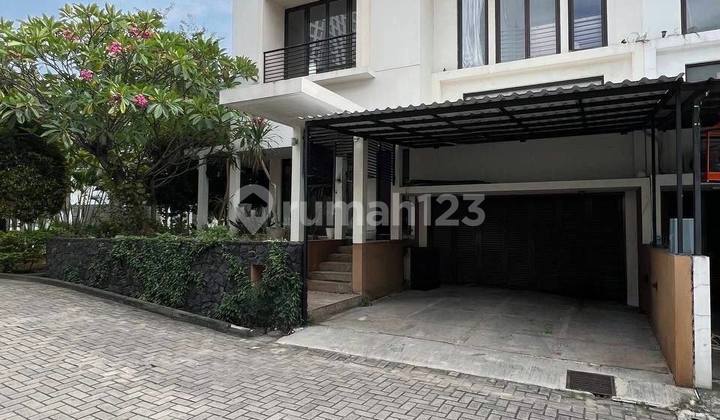 Modern Minimalist in Veteran Townhouse Bintaro 2
