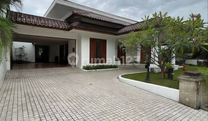 Rumah Siap Huni Halaman Luas Dalam Townhouse Pejaten Barat