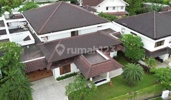 Ready-to-Live House with Spacious Yard in Pejaten Barat Townhouse 2