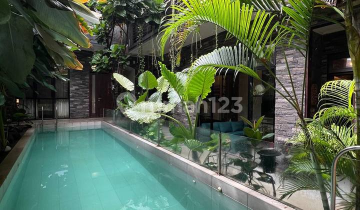 Rumah Airbnb Modern Tropical Pejaten Barat