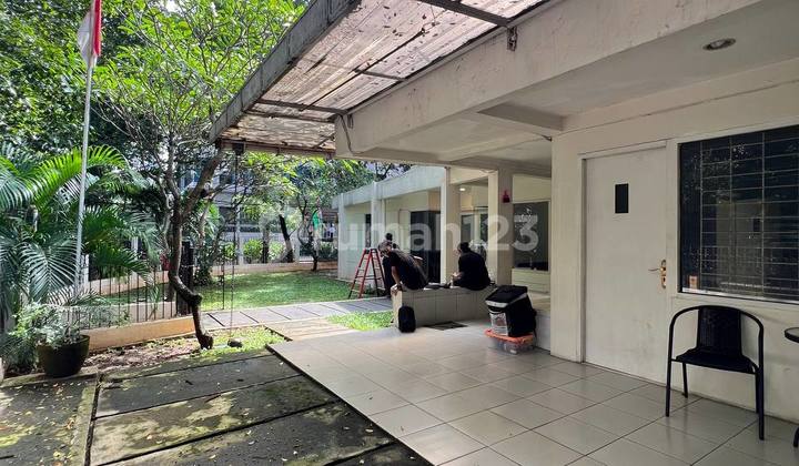 Rumah di Area Kebayoran Baru Cocok untuk Tinggal atau Usaha