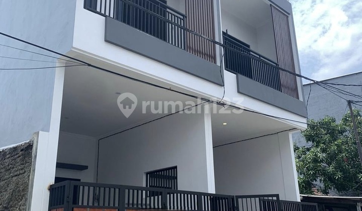 New House in Cipondoh Makmur Near Main Road