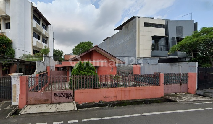 Old House in Petojo Melintang for Building Construction