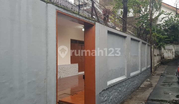 Rumah 3 Lantai di Tengah Kota Sayap Otista Bandung Rumah 3 Lantai di Tengah Kota Sayap Otista Bandung