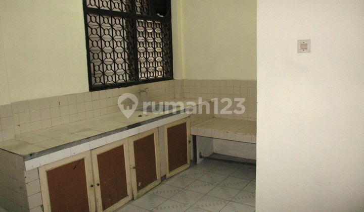 3.5-Story Shop House on Ahmad Yani Main Road near Riau Street Bandung