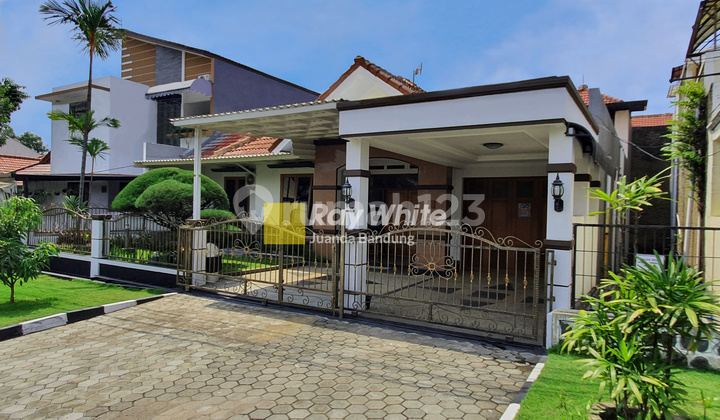 Elegant House in Antapani Bandung Suitable for Office