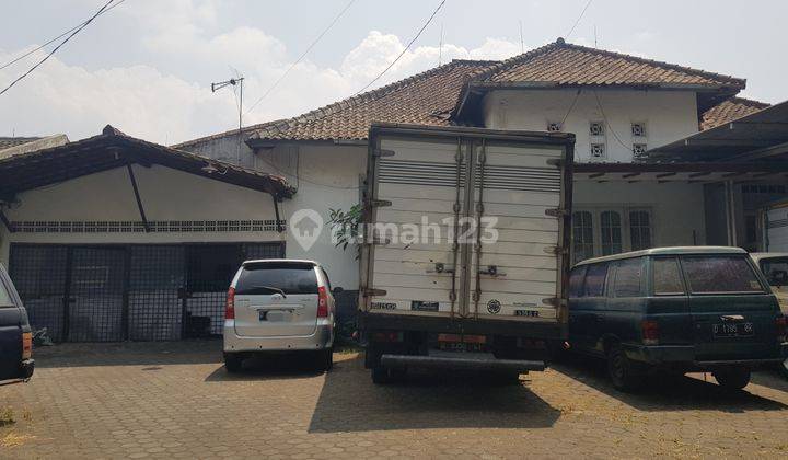 Rumah Besar Bergaya Kolonial Belanda Di Sayap Riau, Bandung 2