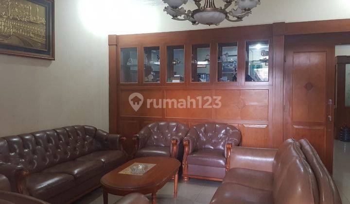 Rumah Keluarga Besar di Sayap Dago dekat Lapangan Gasibu Bandung 1