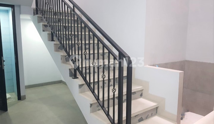 Four-Story Commercial Building in Sayap Riau Bandung, Definitely Profitable. 2