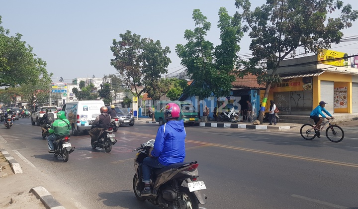 Spacious Parking Shop House Near Hermina Arcamanik Hospital, Suitable for Various Businesses Spacious Parking Shop House Near Hermina Arcamanik Hospital, Suitable for Various Businesses