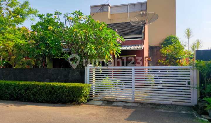 Classic Serene House Ready for Occupancy for Sale in Top Regency (Kopo) Bandung