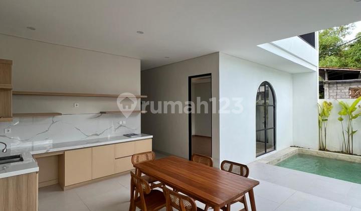 villa mewah di area villa-villa di Jl. Melang Kaja dekat GWK