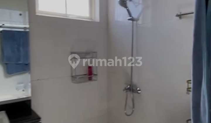 Turun Harga !!! Jual Rumah dengan Lokasi Terbaik di Podomoro Park Belakangnya Langsung Danau 2